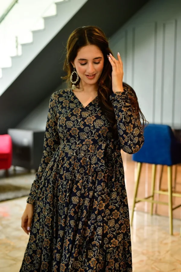 lily blue floral suit set - Image 3
