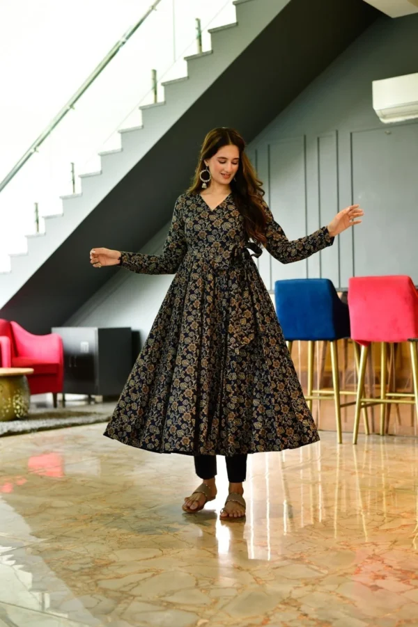 lily blue floral suit set - Image 4