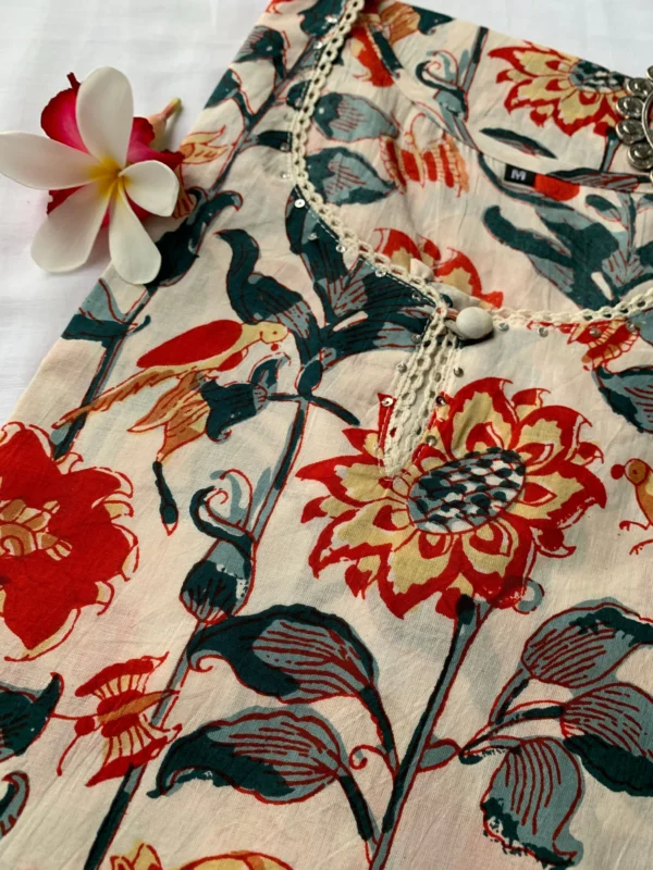 Cream Floral Bird Cotton Kurta - Image 4