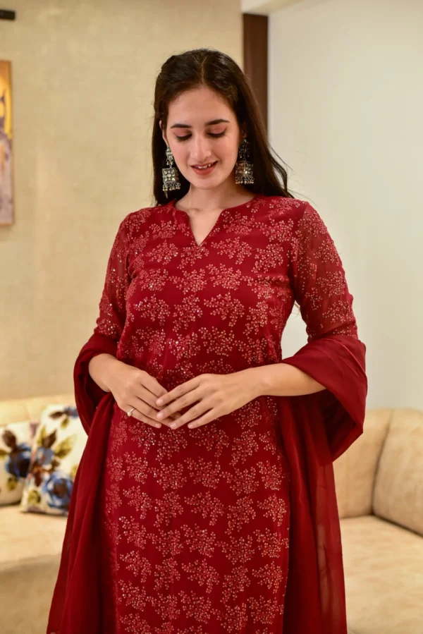 Mrunali embroidered kurta set - Image 2