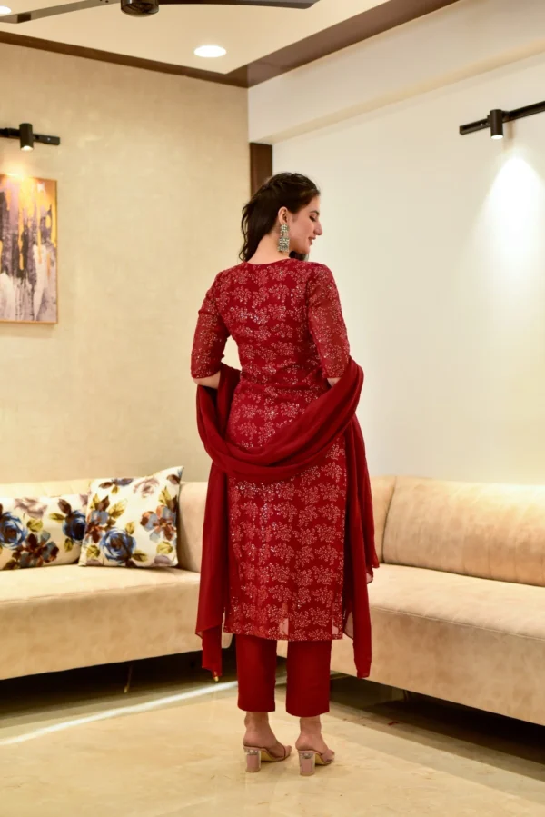 Mrunali embroidered kurta set - Image 3