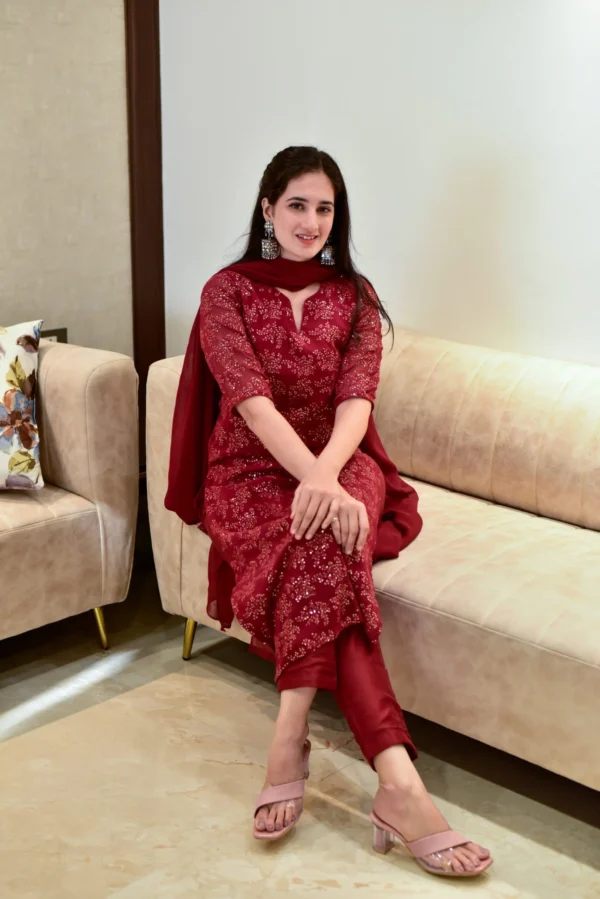 Mrunali embroidered kurta set - Image 5