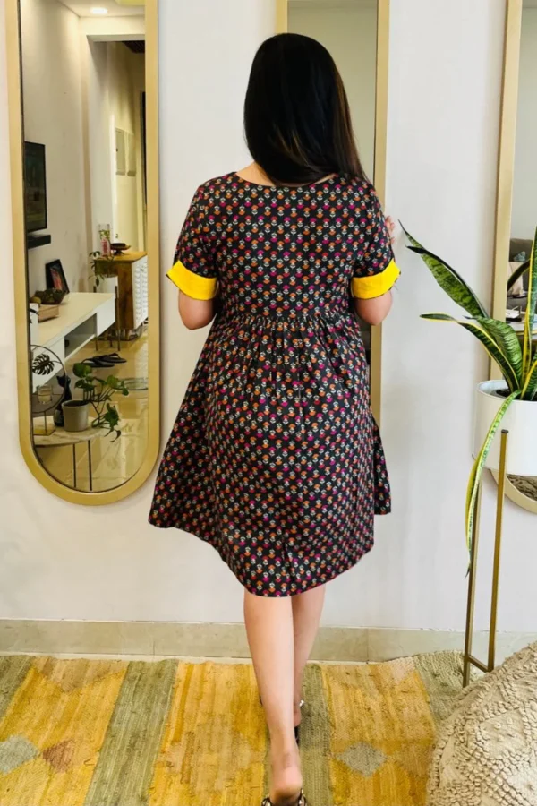 BLACK BLOCK PRINT FLARED DRESS - Image 2