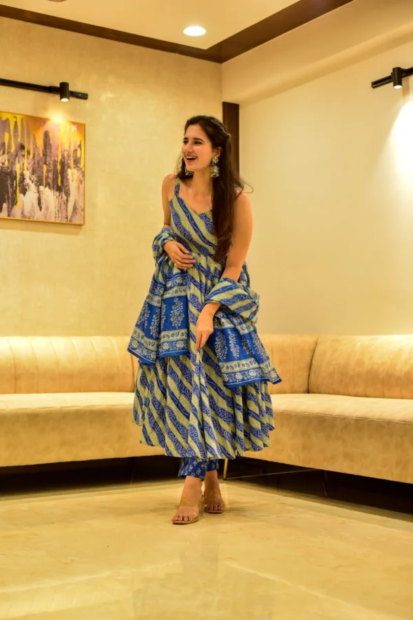blue and grey linear cotton suit set - Image 5