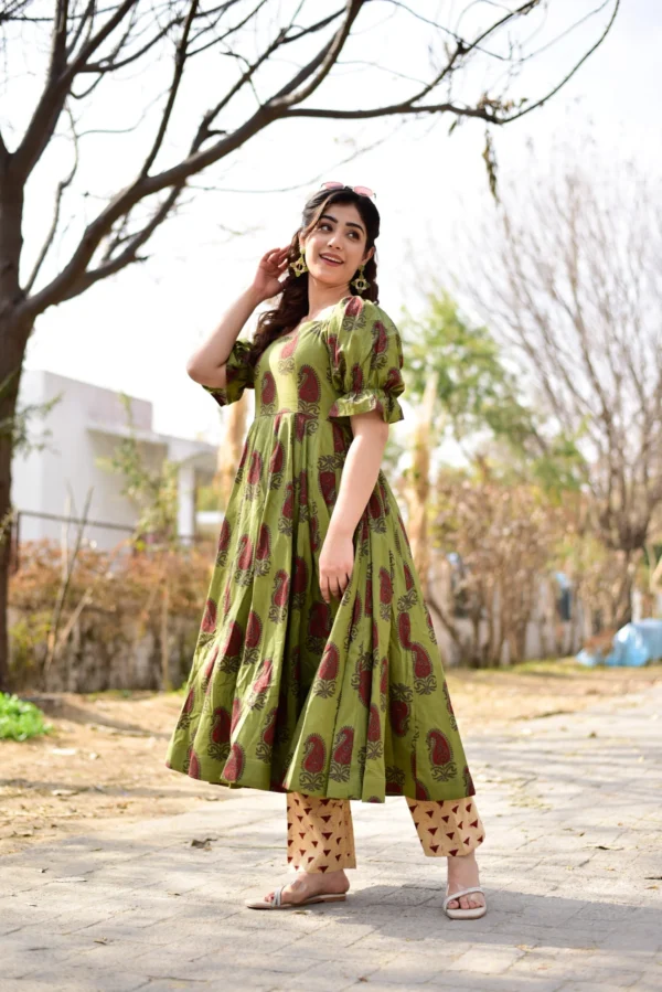 delicate green kurta set - Image 4