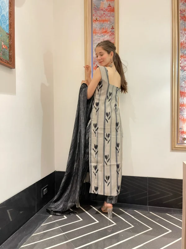 Erina grey kurta set - Image 4