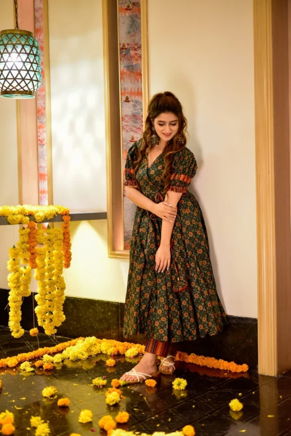 Green ajrakh cotton suit set - Image 3