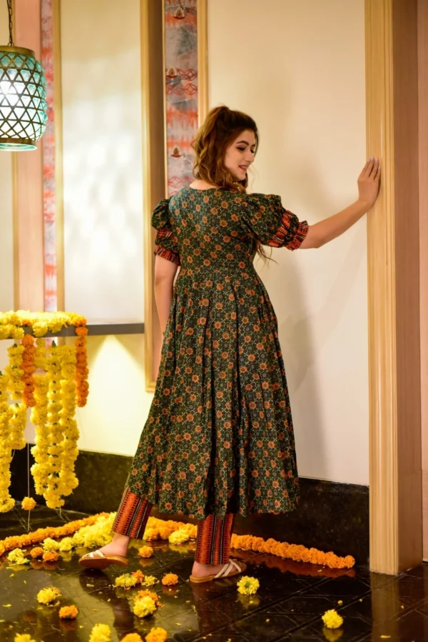 Green ajrakh cotton suit set - Image 4