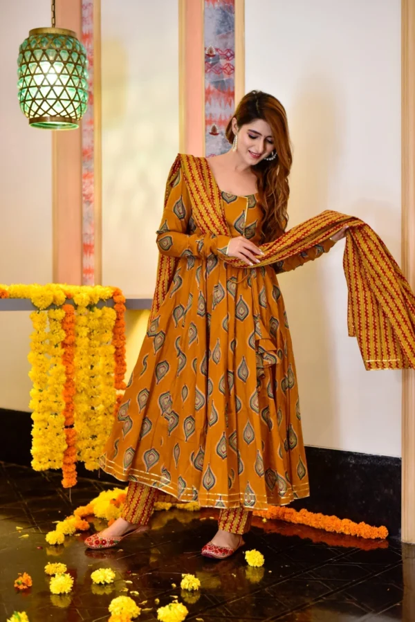 Kaina mustard suit set - Image 4