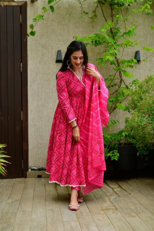 Amara pink pompom suit set - Image 5
